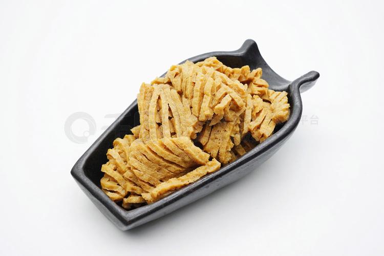 光影下的东方素白 豆制品豆腐串摄影与审美探析
